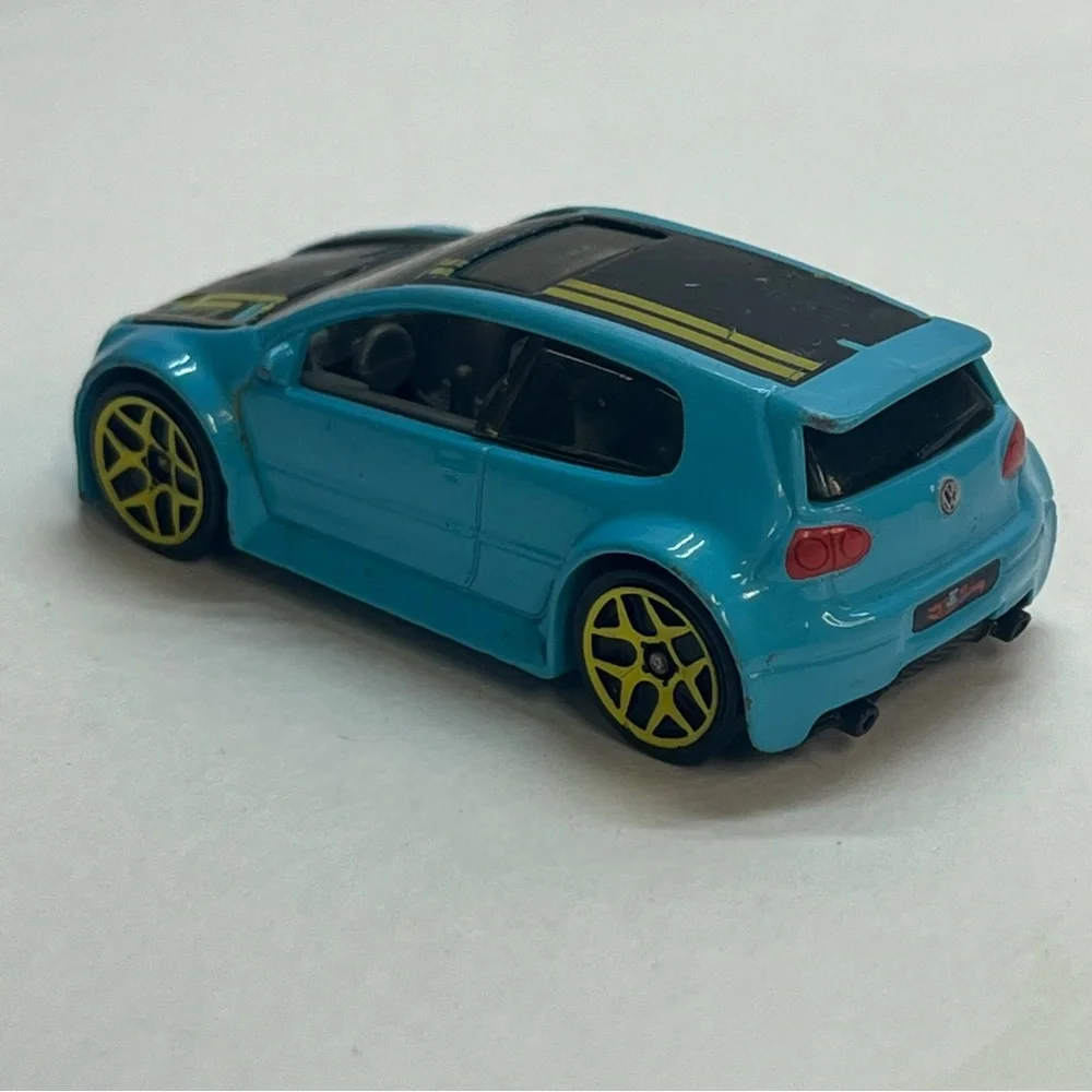 hot wheels volkswagen gold gti die cast car 2013 light blue yellow black racing‎